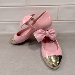 Petite Jolie Pink Dress shoes with gold toe and large bow: girls 12 1/2